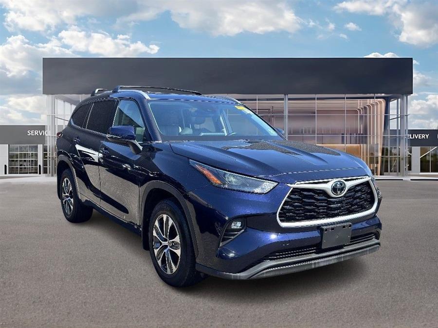 Thumbnail image of 2022 Toyota Highlander at Northstar Mitsubishi