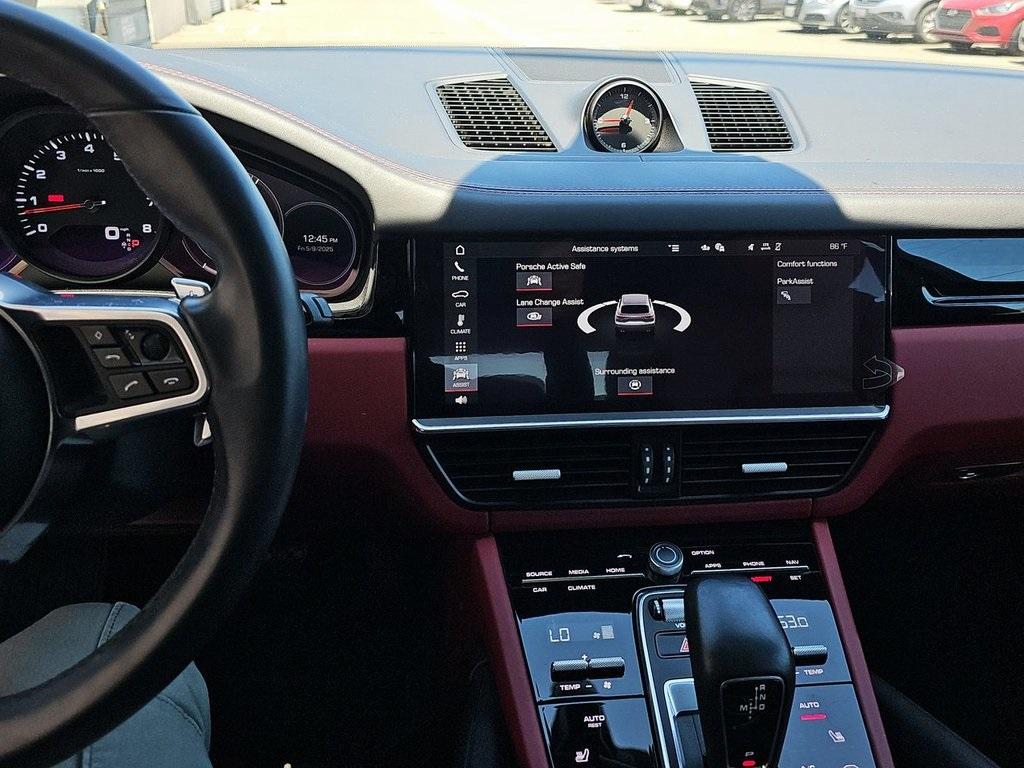 Thumbnail image of 2020 Porsche Cayenne at Auto Expo Store