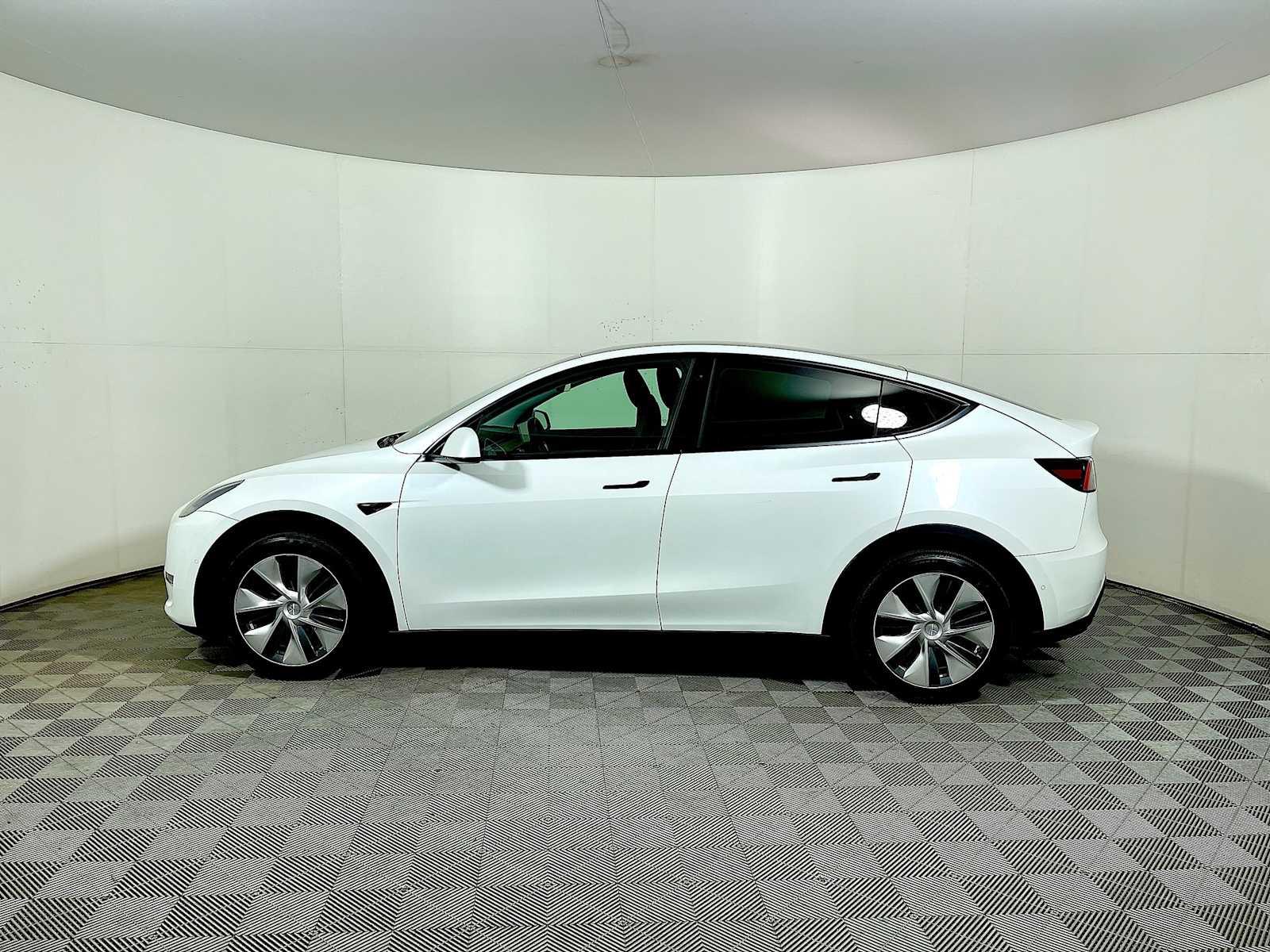 Thumbnail image of 2021 Tesla Model Y at BMW Mini of Freeport