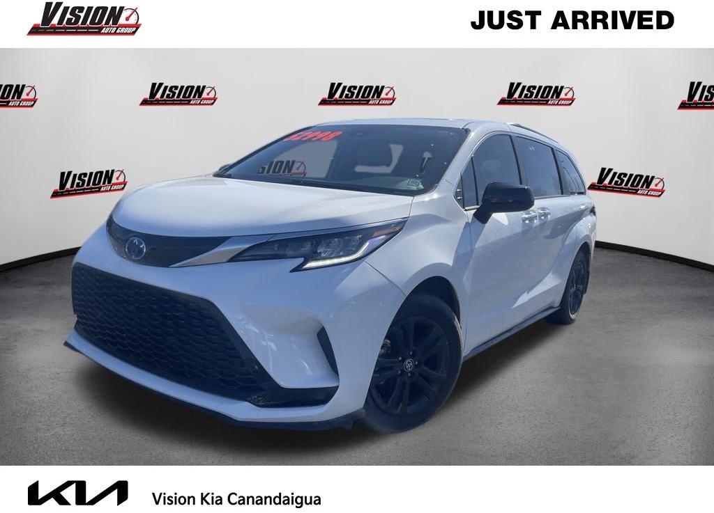 Thumbnail image of 2024 Toyota Sienna at Vision Kia Canandaigua