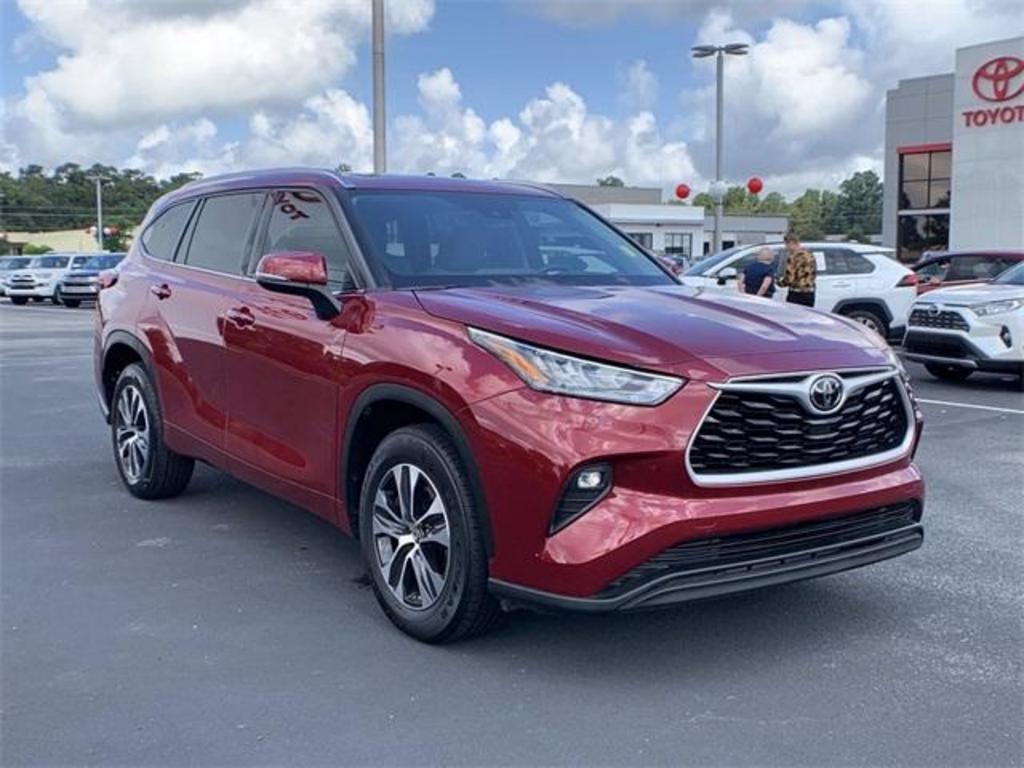 Thumbnail image of 2020 Toyota Highlander at Hutchinson Buick GMC