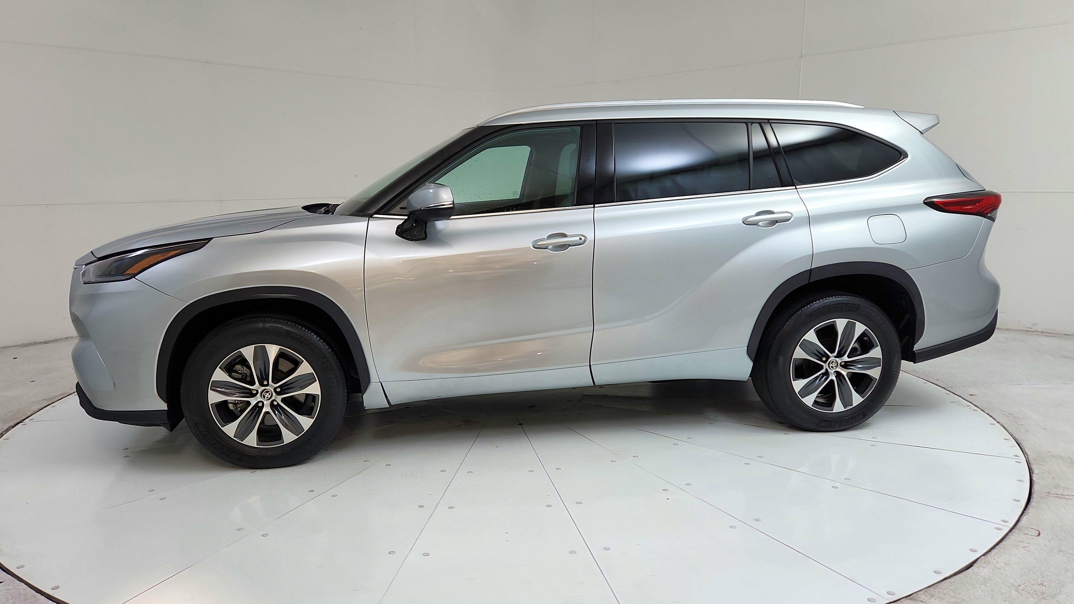 Thumbnail image of 2021 Toyota Highlander at Maserati & Alfa Romeo of Monmouth