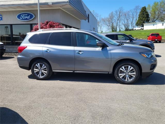 Thumbnail image of 2020 Nissan Pathfinder at Sternberg Ford