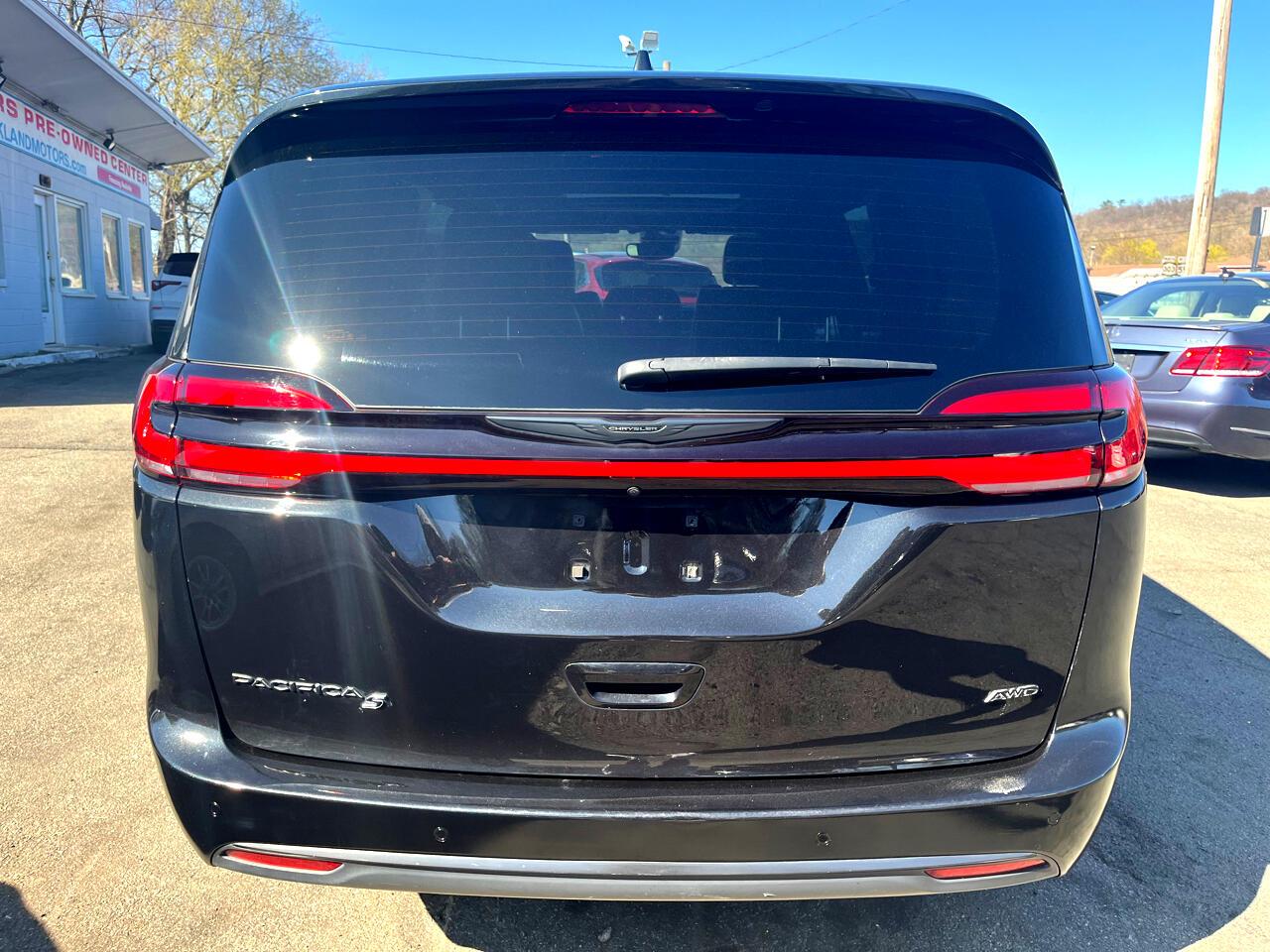 Thumbnail image of 2021 Chrysler Pacifica at Rockland Motors