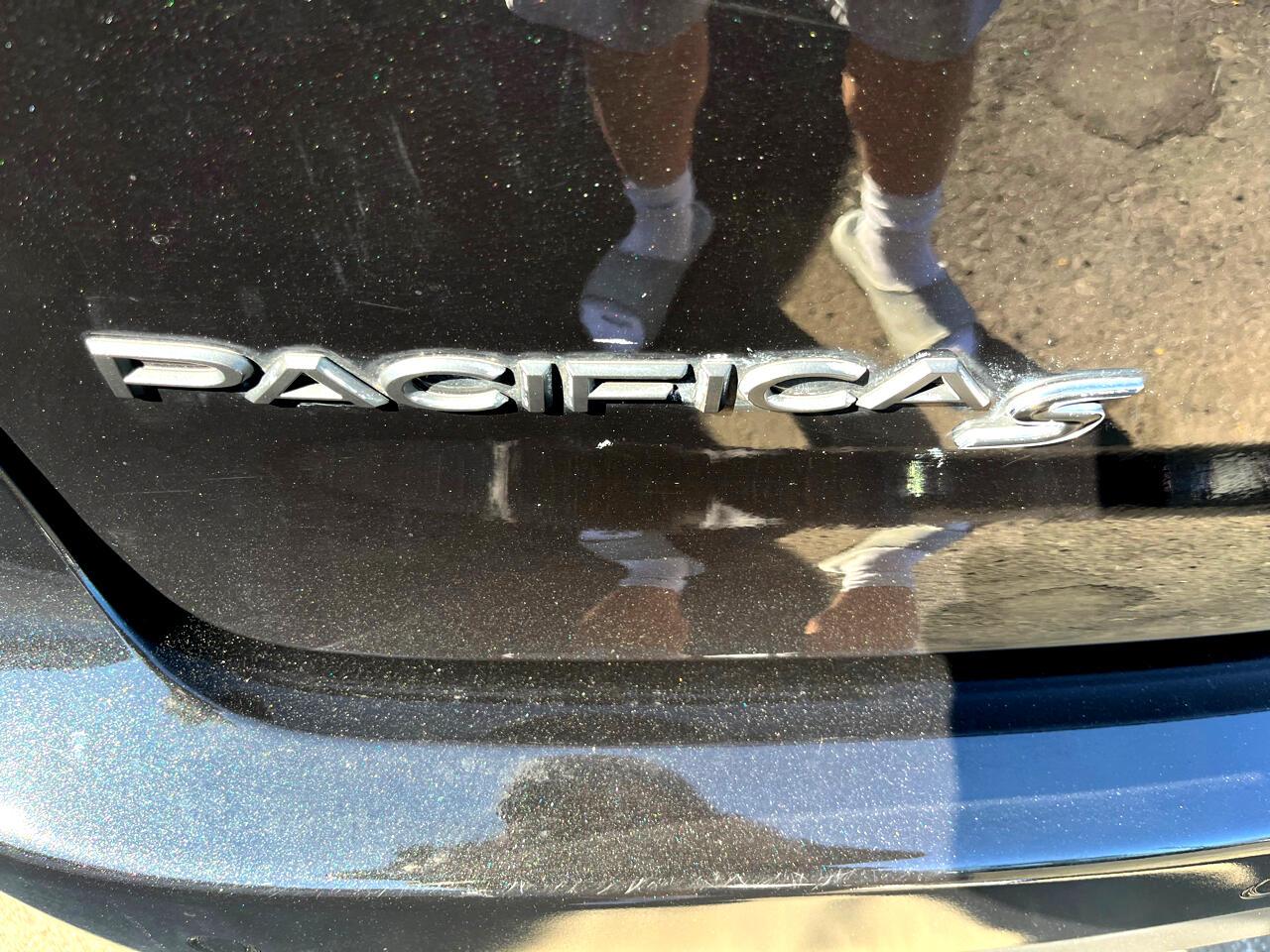 Thumbnail image of 2021 Chrysler Pacifica at Rockland Motors