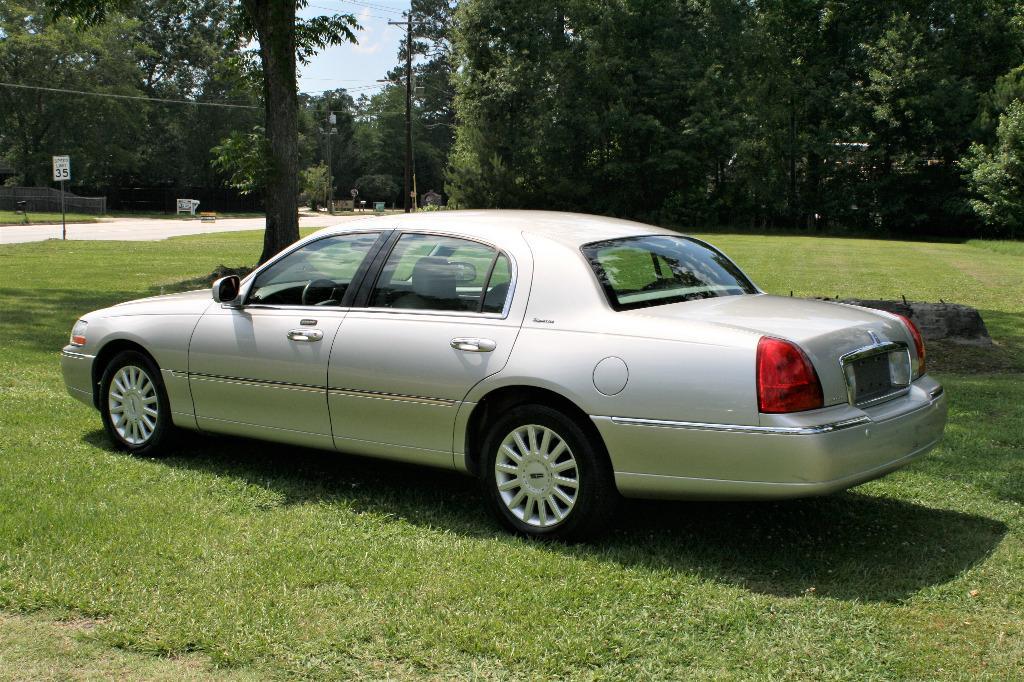 Thumbnail image of 2005 Lincoln Town Car at Genesis of Cottageville