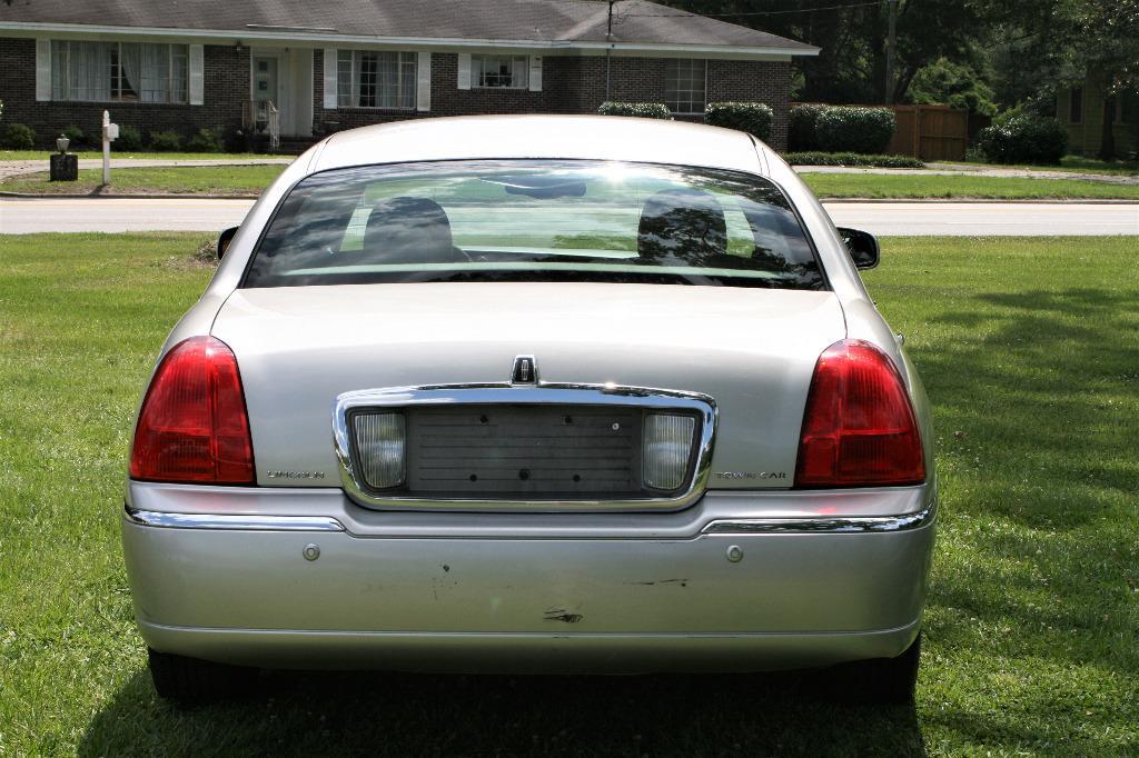 Thumbnail image of 2005 Lincoln Town Car at Genesis of Cottageville