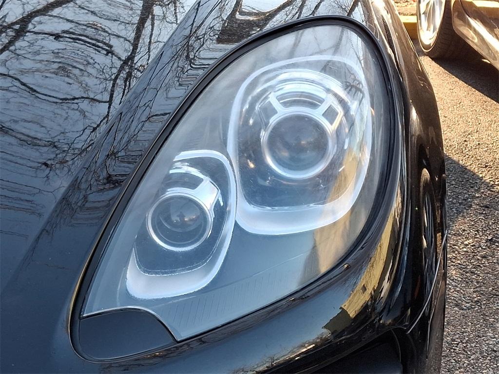 Thumbnail image of 2016 Porsche Macan at Lynnes Nissan City Inc