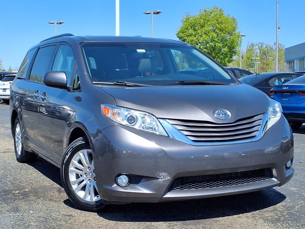 Thumbnail image of 2017 Toyota Sienna at Kings Kia