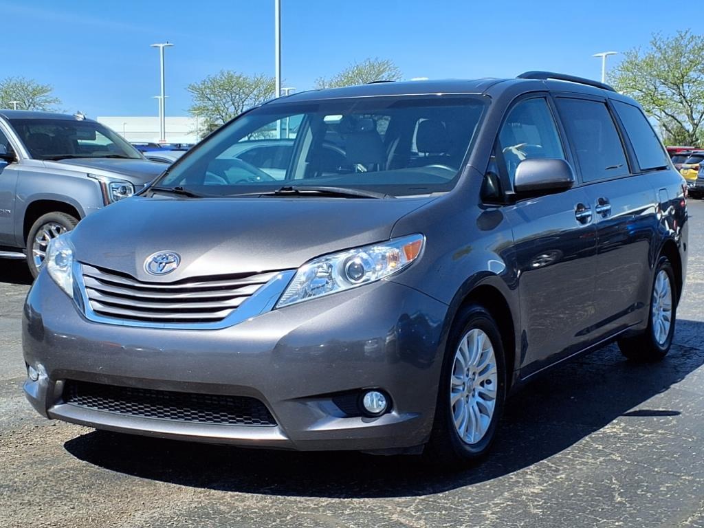 Thumbnail image of 2017 Toyota Sienna at Kings Kia