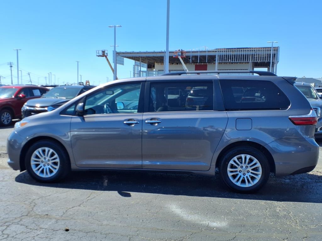 Thumbnail image of 2017 Toyota Sienna at Kings Kia