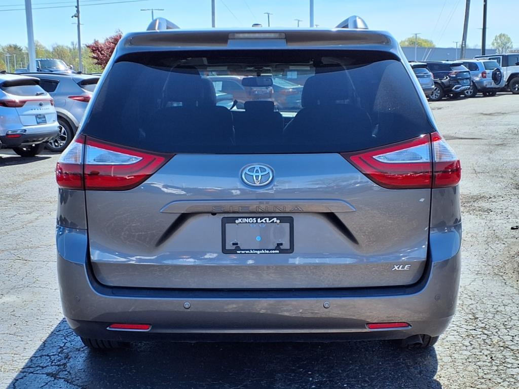 Thumbnail image of 2017 Toyota Sienna at Kings Kia