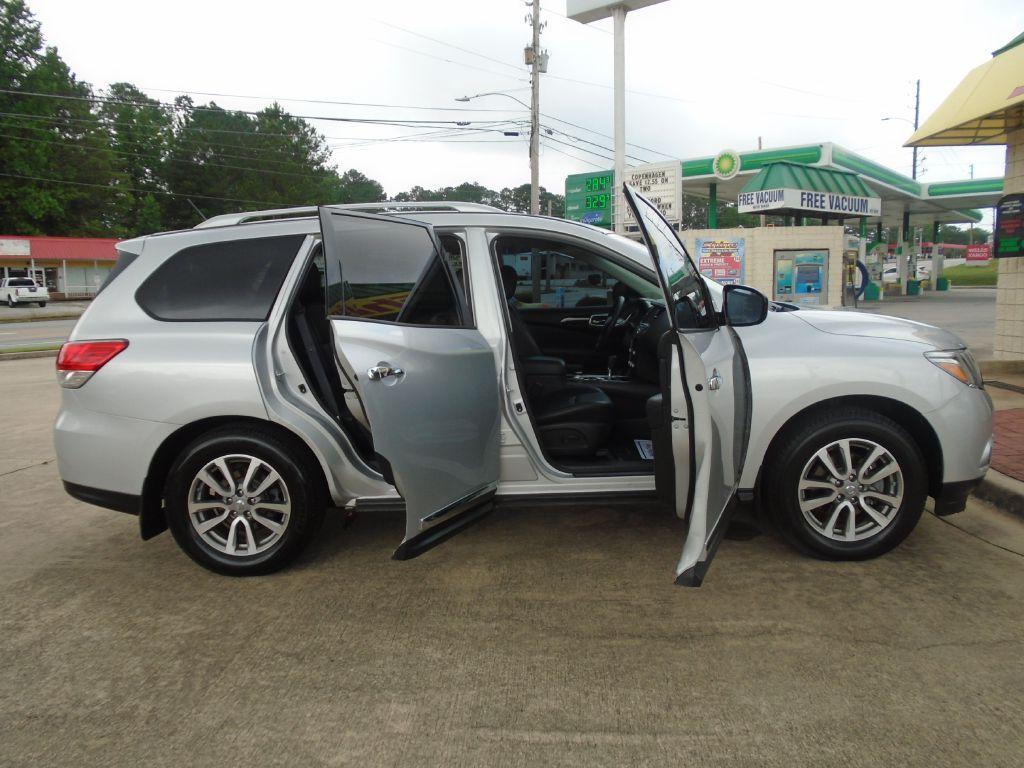 Thumbnail image of 2015 Nissan Pathfinder at LAKE CARROLL AUTO SALES