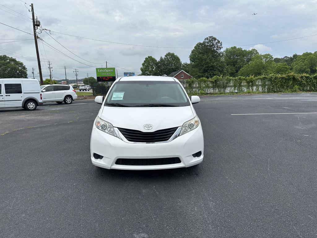 Thumbnail image of 2012 Toyota Sienna at VALUE RIDE
