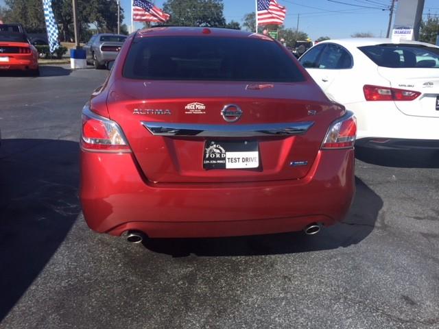 Thumbnail image of 2014 Nissan Altima at Price Point