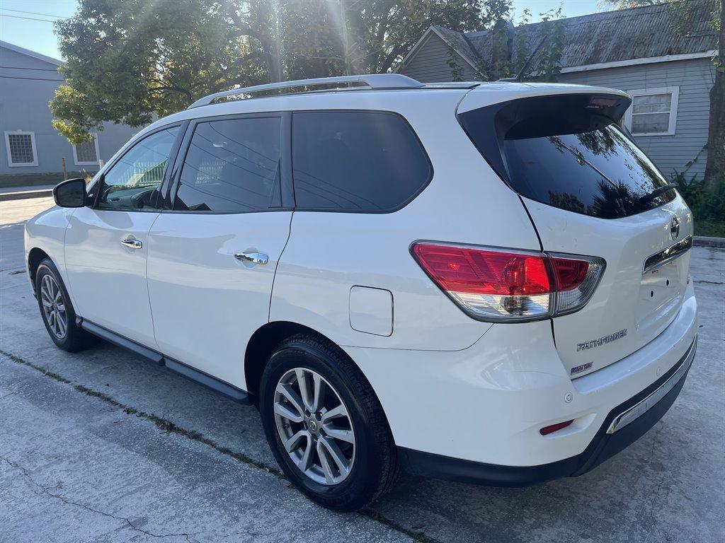 Thumbnail image of 2016 Nissan Pathfinder at Sign & Drive Motors