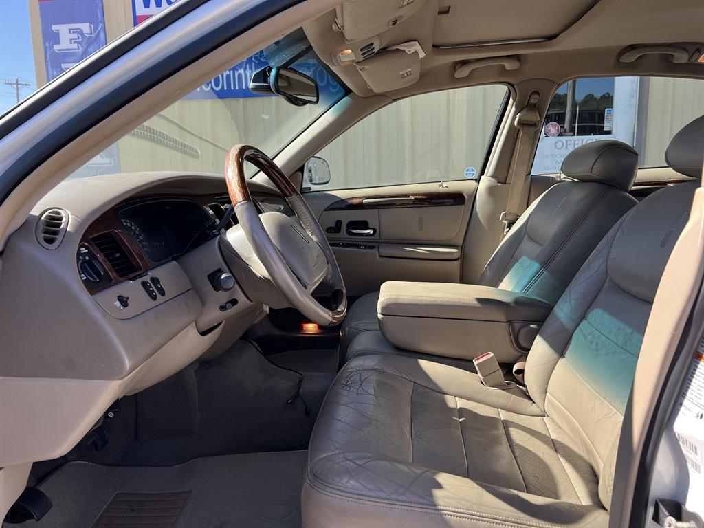 Thumbnail image of 2002 Lincoln Town Car at RIDES TO GO, INC