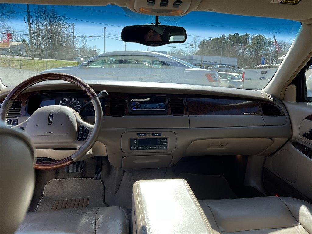 Thumbnail image of 2002 Lincoln Town Car at RIDES TO GO, INC