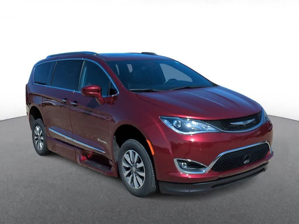 Thumbnail image of 2020 Chrysler Pacifica at Suburban Chrysler Dodge Jeep Ram of Troy