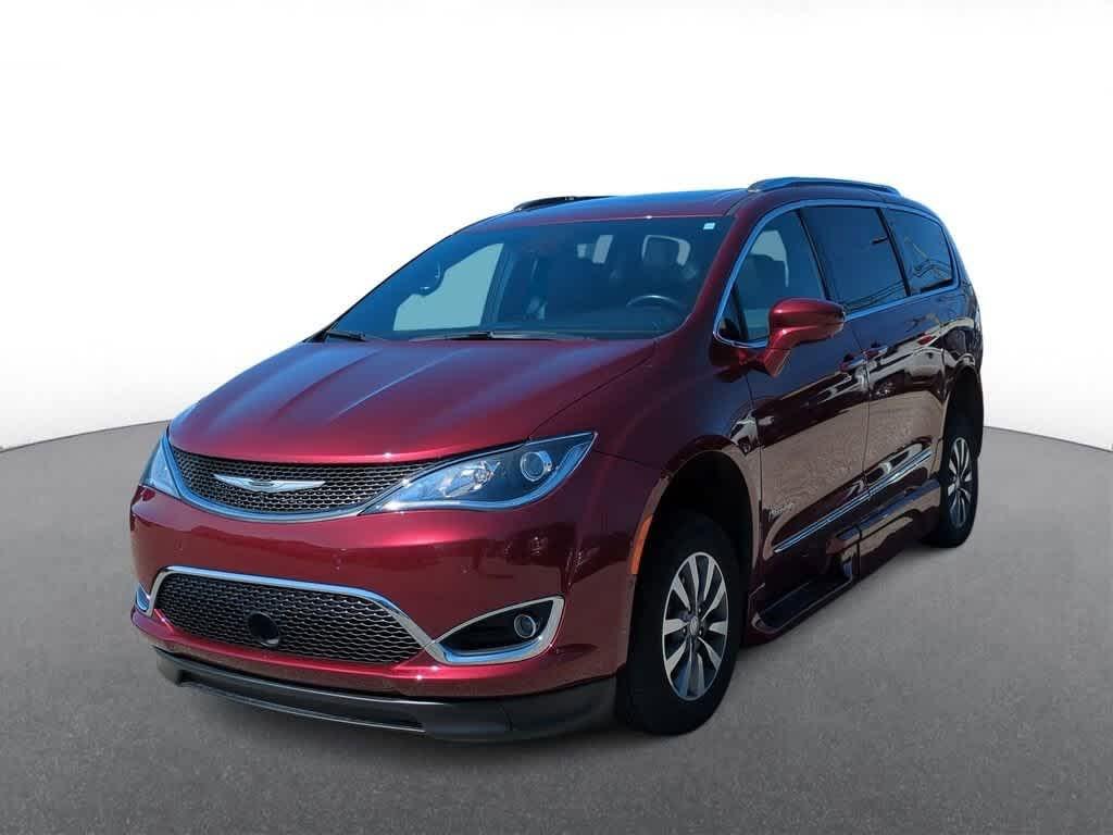 Thumbnail image of 2020 Chrysler Pacifica at Suburban Chrysler Dodge Jeep Ram of Troy