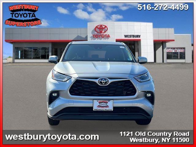 Thumbnail image of 2021 Toyota Highlander at Westbury Toyota Scion