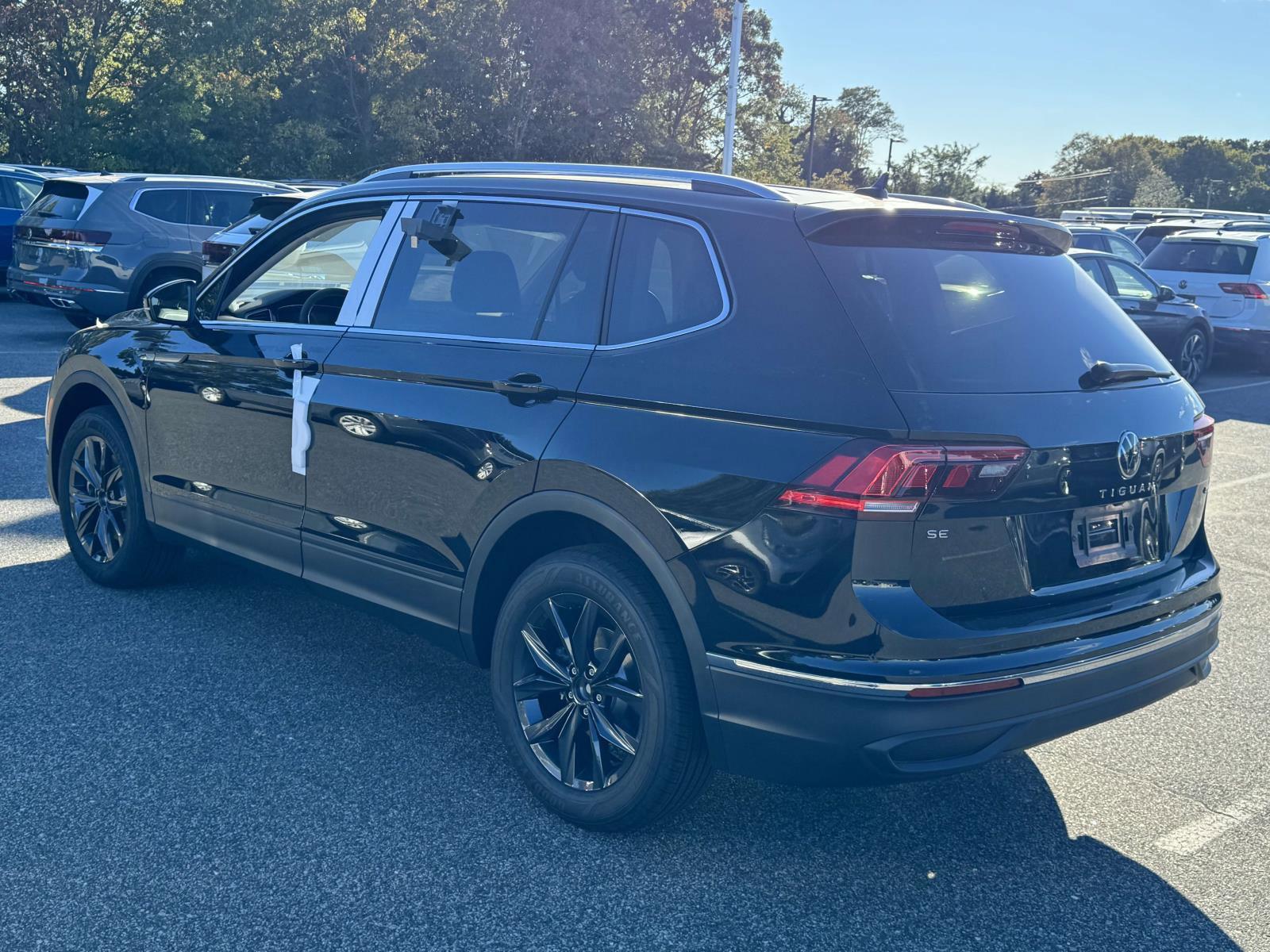 Thumbnail image of 2024 Volkswagen Tiguan at East Hills Volkswagen Subaru of Sayville