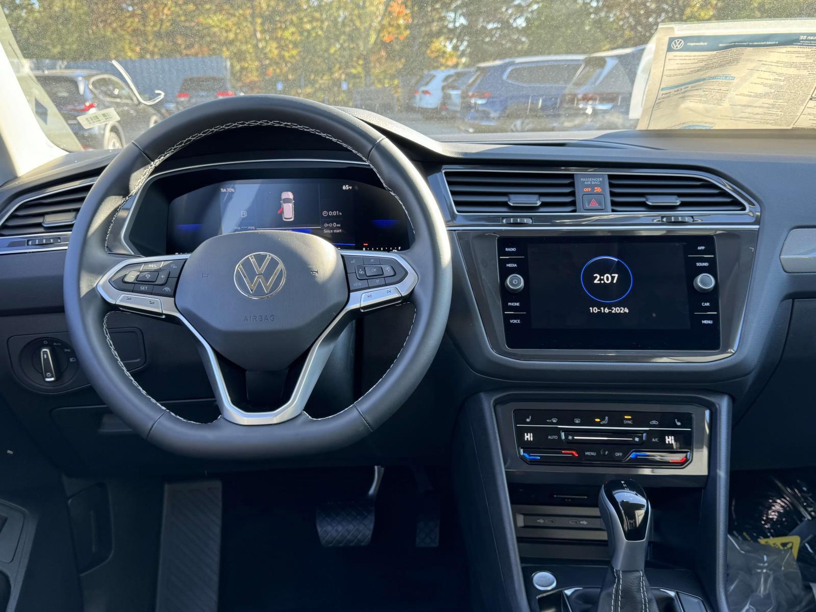 Thumbnail image of 2024 Volkswagen Tiguan at East Hills Volkswagen Subaru of Sayville