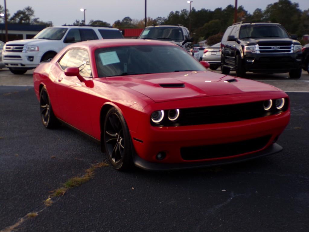 Thumbnail image of 2016 Dodge Challenger at Cars R Us