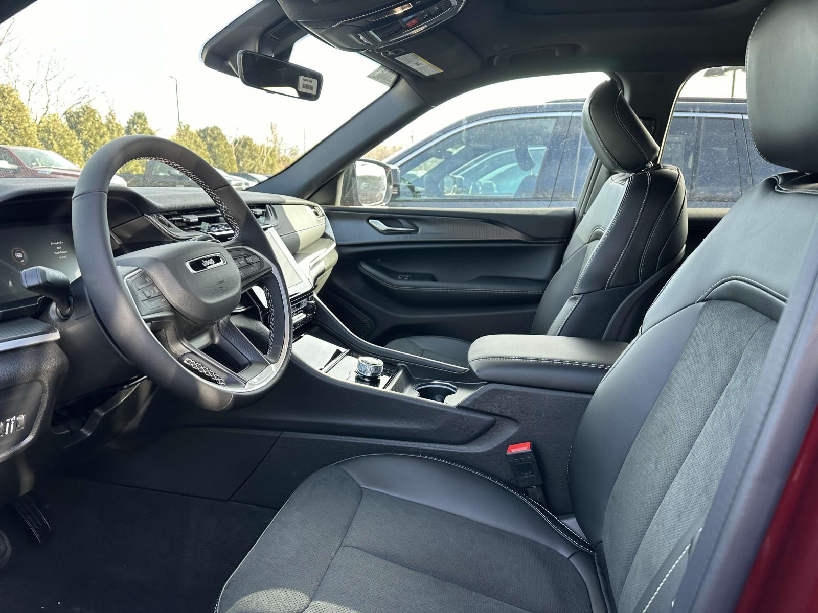 Thumbnail image of 2025 Jeep Grand Cherokee L at Port Jeff Chrysler Jeep Inc