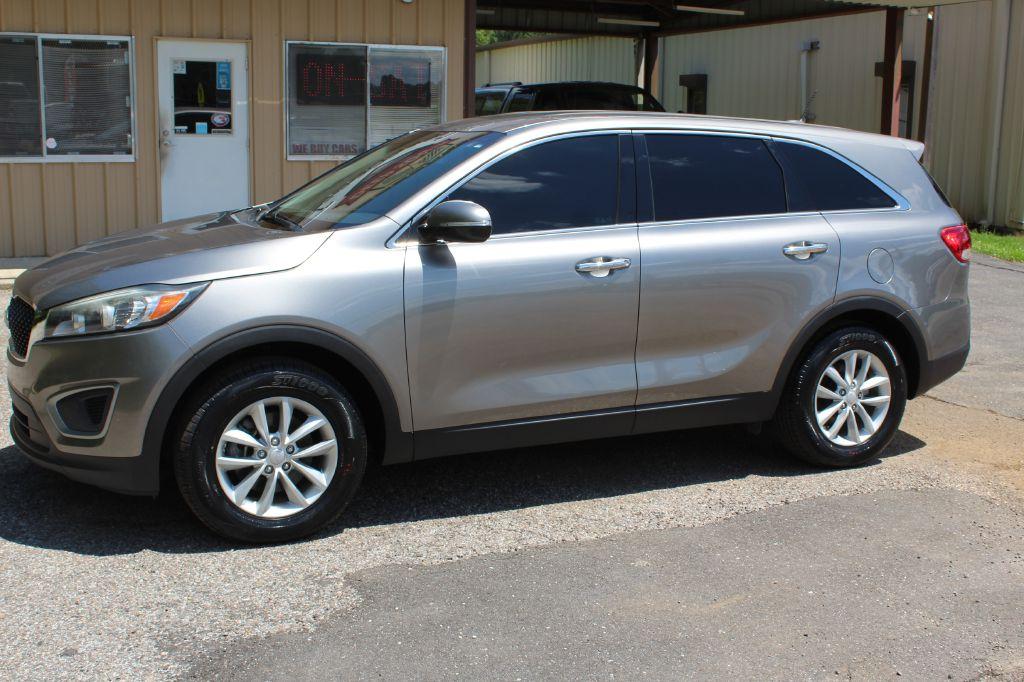 Thumbnail image of 2017 Kia Sorento at DEEP SOUTH AUTOMOTIVE LLC