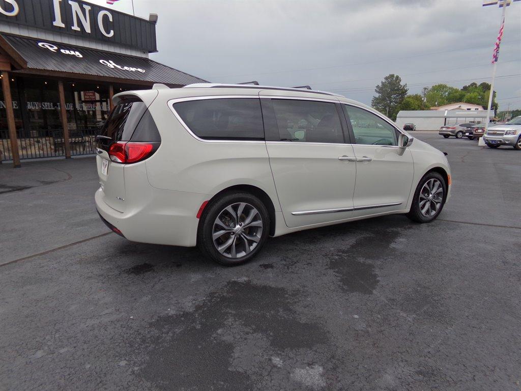 Thumbnail image of 2017 Chrysler Pacifica at A & D MOTORS INC.