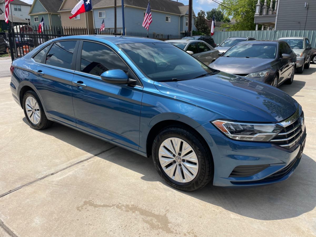 Thumbnail image of 2020 Volkswagen Jetta at Fuentes Truck & Auto Sales