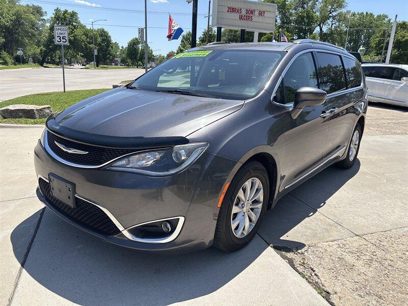 Thumbnail image of 2018 Chrysler Pacifica at Freedom Auto Sales