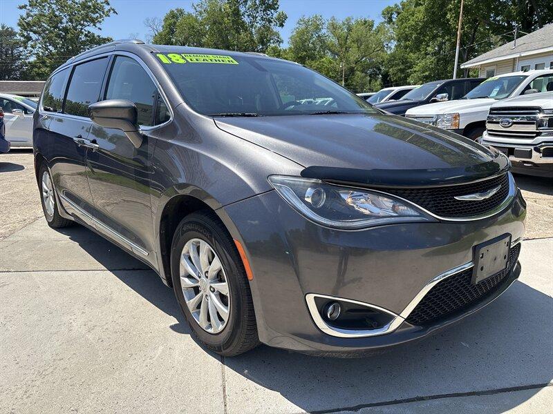 Thumbnail image of 2018 Chrysler Pacifica at Freedom Auto Sales