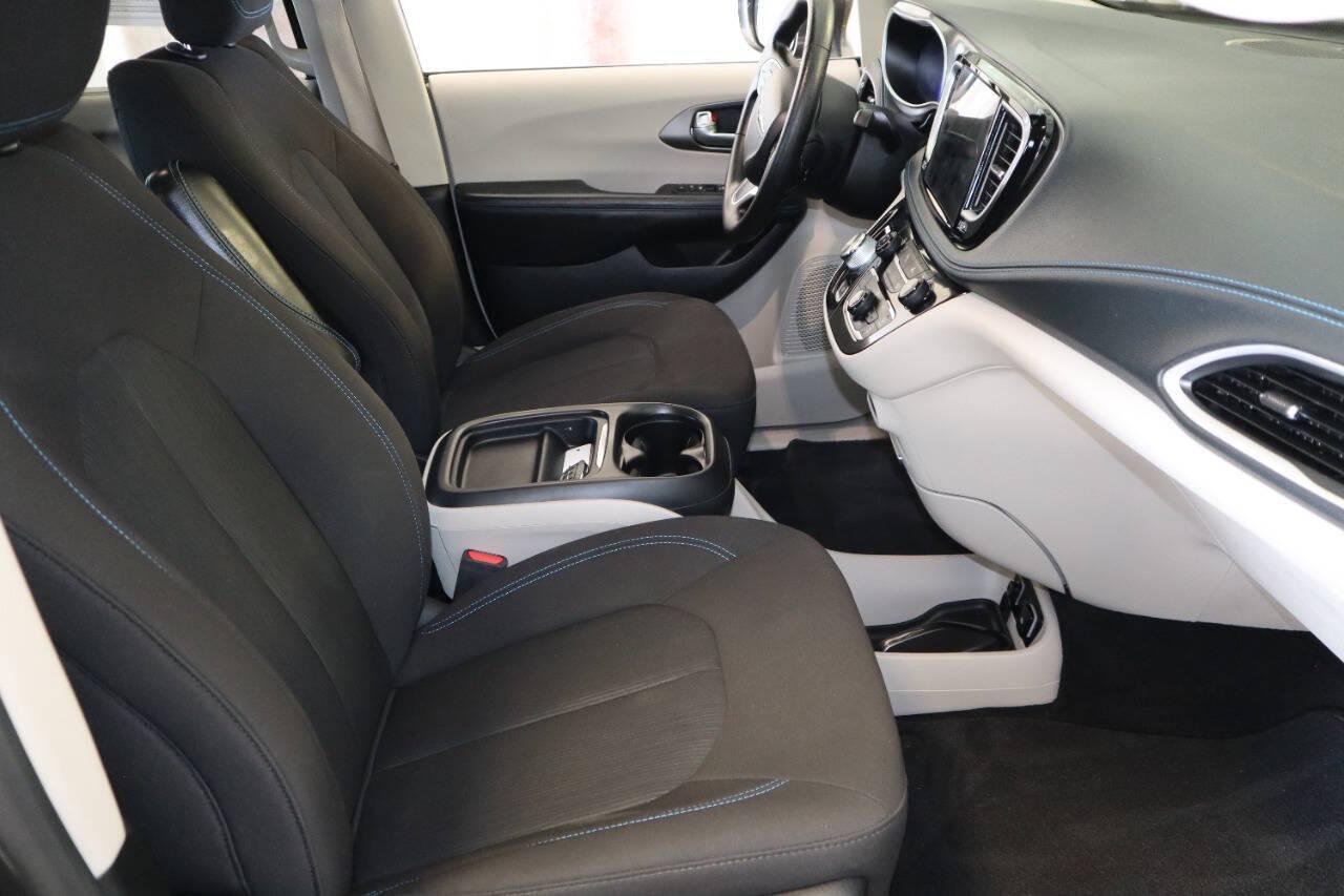 Thumbnail image of 2021 Chrysler Pacifica at Bockmann Auto Sales