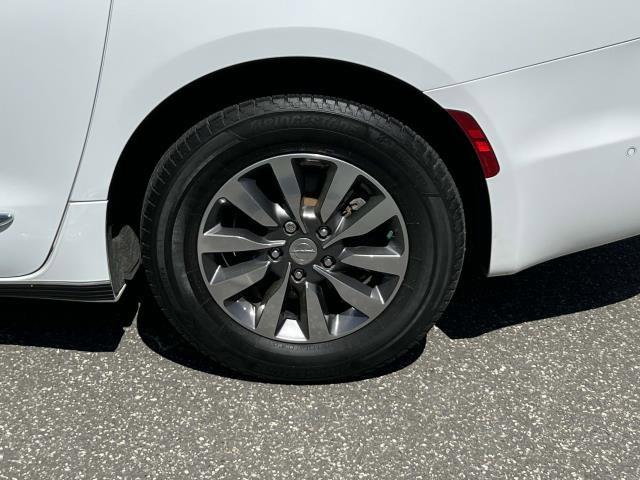 Thumbnail image of 2019 Chrysler Pacifica at Garden City Jeep Chrysler
