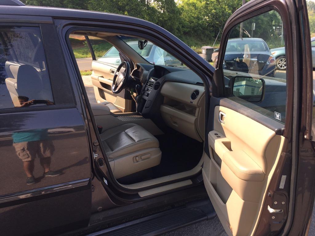 Thumbnail image of 2012 Honda Pilot at Hicks Motor Sales, LLC