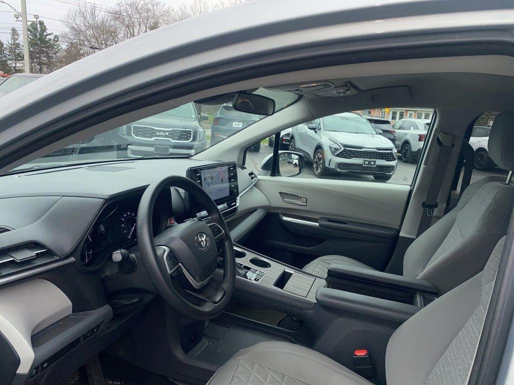 Thumbnail image of 2021 Toyota Sienna at Vision Kia East Rochester