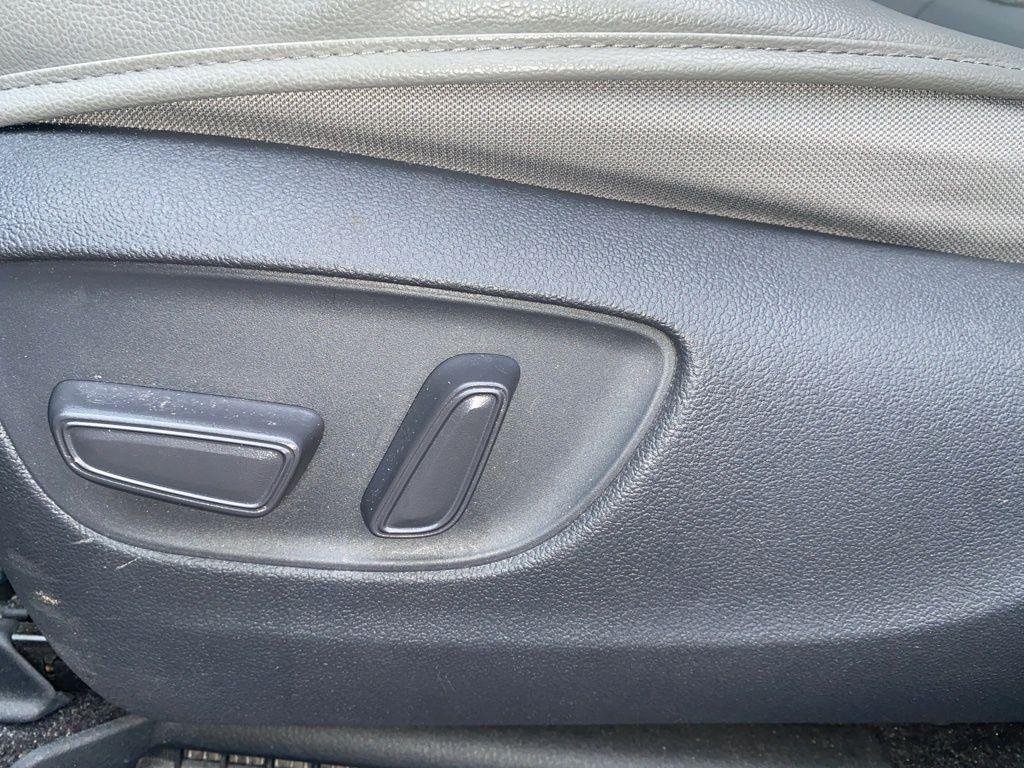 Thumbnail image of 2021 Toyota Sienna at Vision Kia East Rochester