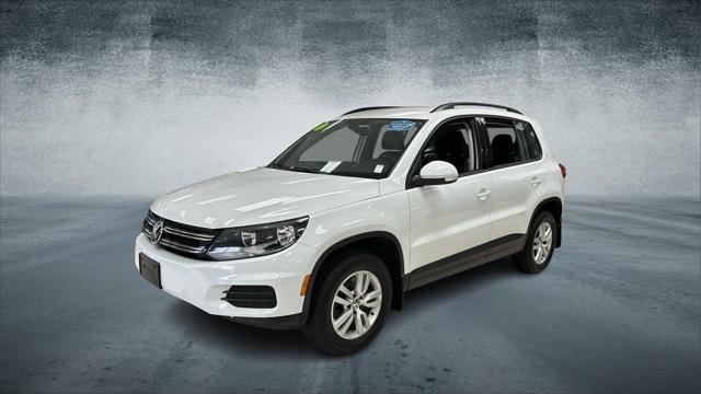 Thumbnail image of 2017 Volkswagen Tiguan at Car Connection Superstore