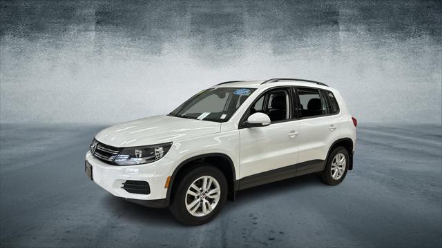 Thumbnail image of 2017 Volkswagen Tiguan at Car Connection Superstore