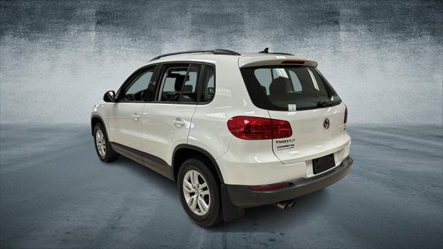 Thumbnail image of 2017 Volkswagen Tiguan at Car Connection Superstore