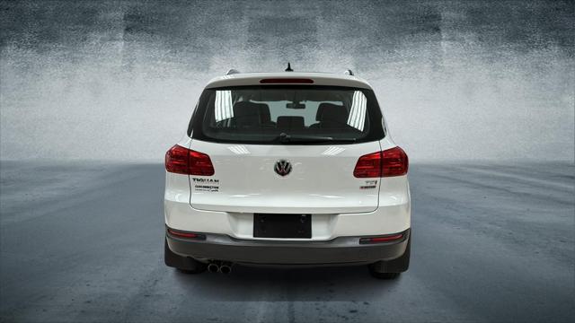 Thumbnail image of 2017 Volkswagen Tiguan at Car Connection Superstore