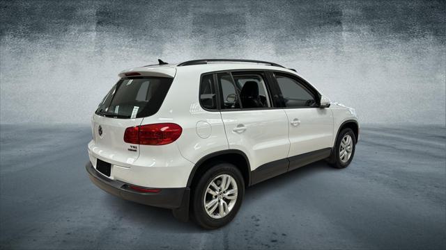 Thumbnail image of 2017 Volkswagen Tiguan at Car Connection Superstore