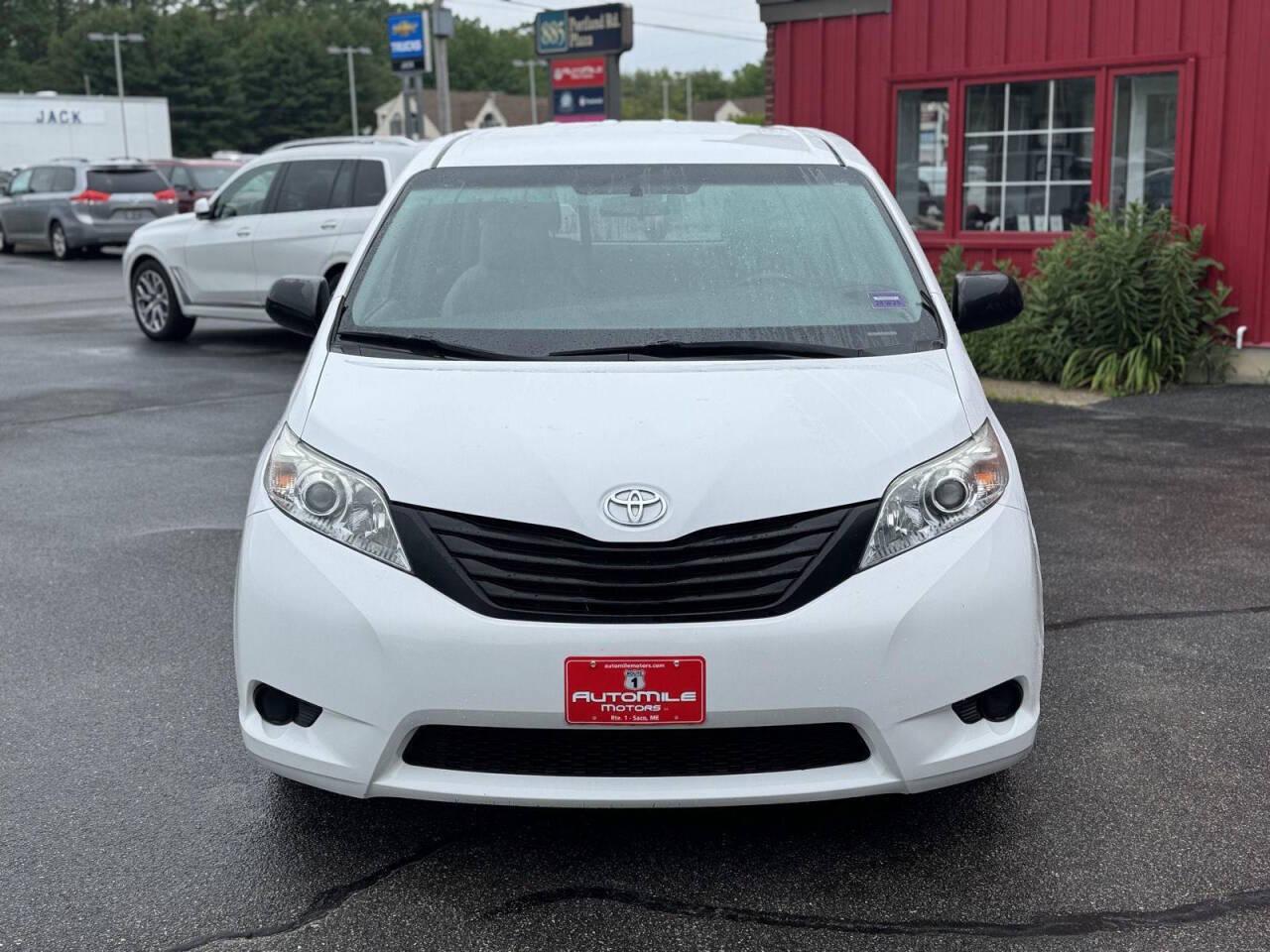 Thumbnail image of 2015 Toyota Sienna at Auto Mile Motors