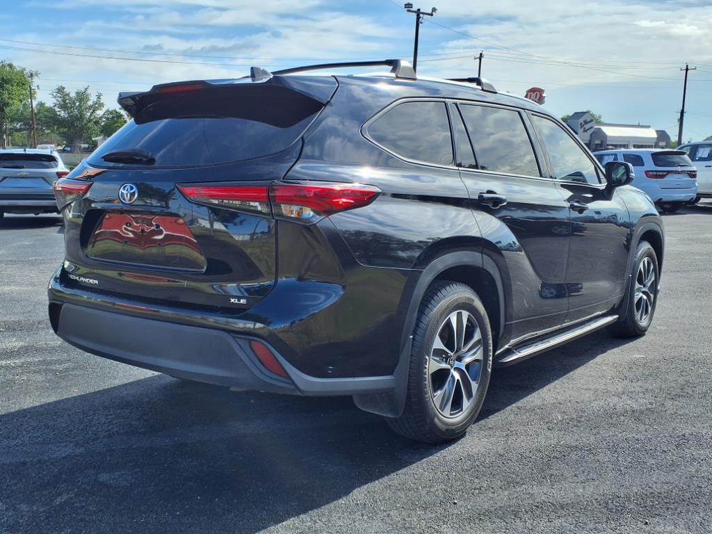 Thumbnail image of 2021 Toyota Highlander at Koepp Chevrolet