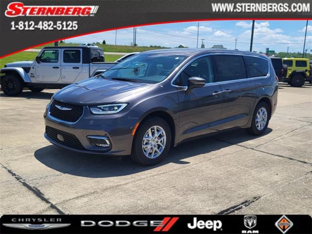 Thumbnail image of 2023 Chrysler Pacifica at Sternberg Chrysler