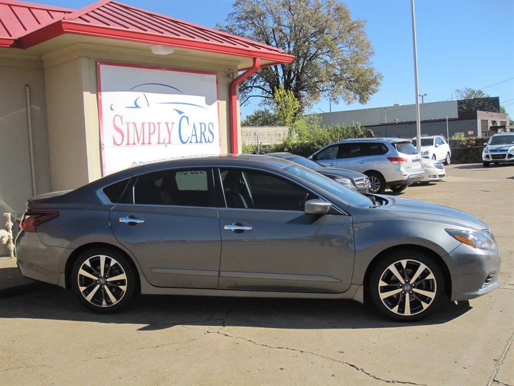 Thumbnail image of 2017 Nissan Altima at Simply Cars of Memphis, LLC.