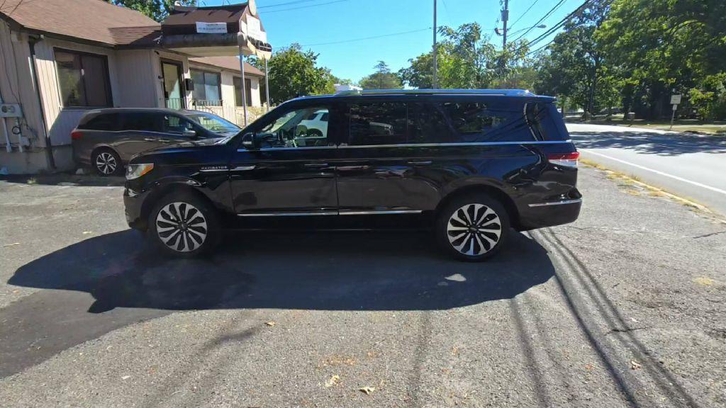 Thumbnail image of 2022 Lincoln Navigator L at TOMS RIVER AUTO SALES LLC
