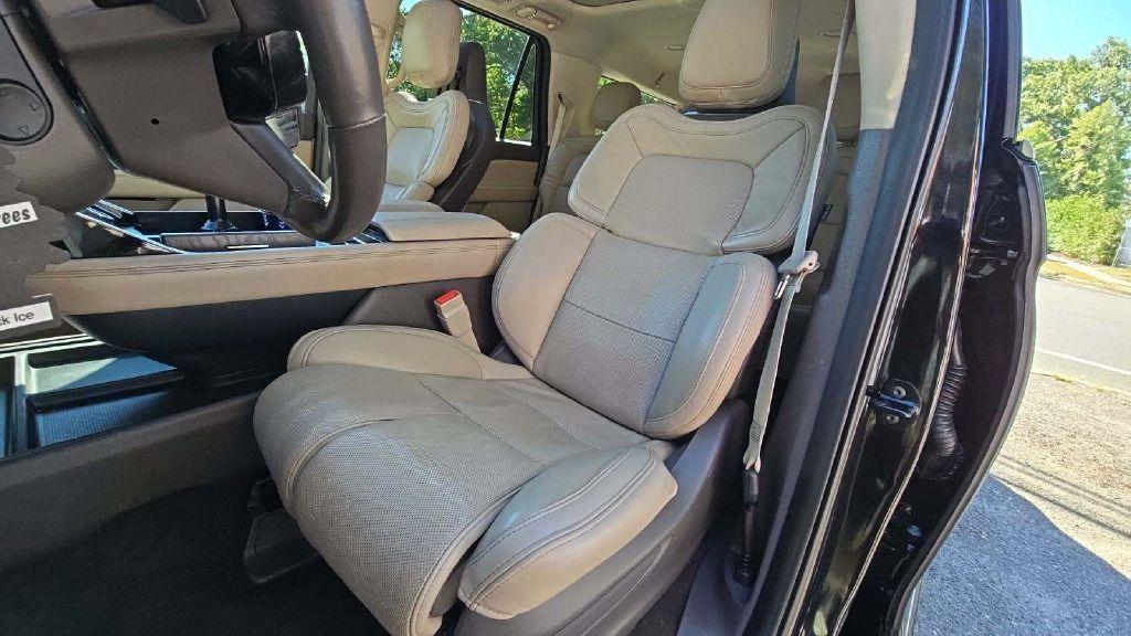 Thumbnail image of 2022 Lincoln Navigator L at TOMS RIVER AUTO SALES LLC